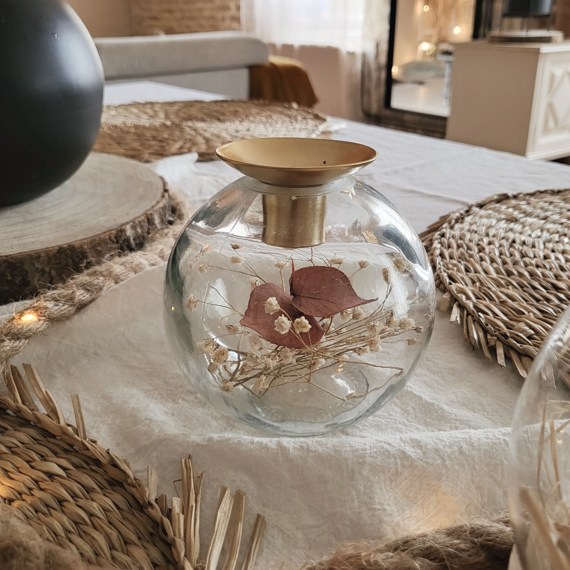Bougeoir doré (Acheté) & Fleurs séchées rajouter par mes soins.